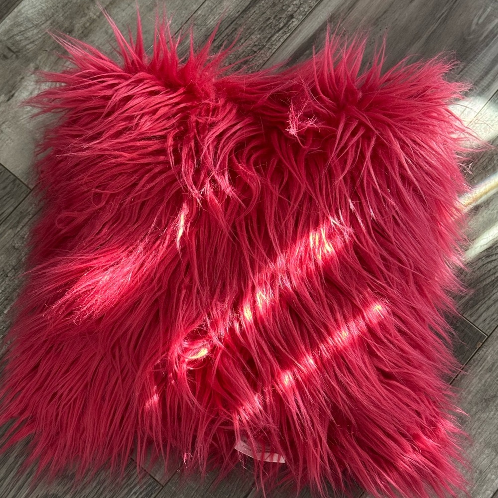 Red faux fur throw pillow #homedecor